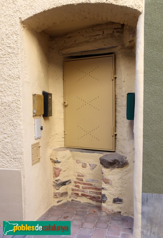 Sant Antoni de Vilamajor - Carrer Vell. Antic pou (Foto: Albert Esteves, 2023) Sant Antoni de Vilamajor - Carrer Vell. Antic pou