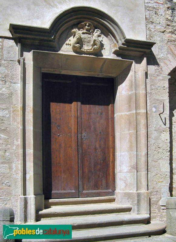 Sant Cugat del Vallès - Palau abacial. Porta barroca (Foto: Albert Esteves, 2010) Sant Cugat del Vallès - Palau abacial. Porta barroca