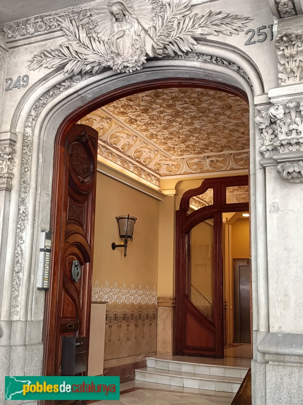 Barcelona - Provença, 249-251 (Foto: Anna Corcoll, 2022) Barcelona - Provença, 249-251