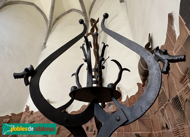 Església de Sant Pere de Vilamajor - Canelobre del ciri pasqual (Chaume Yoshitaka) (Foto: Albert Esteves, 2023) Església de Sant Pere de Vilamajor - Canelobre del ciri pasqual (Chaume Yoshitaka)