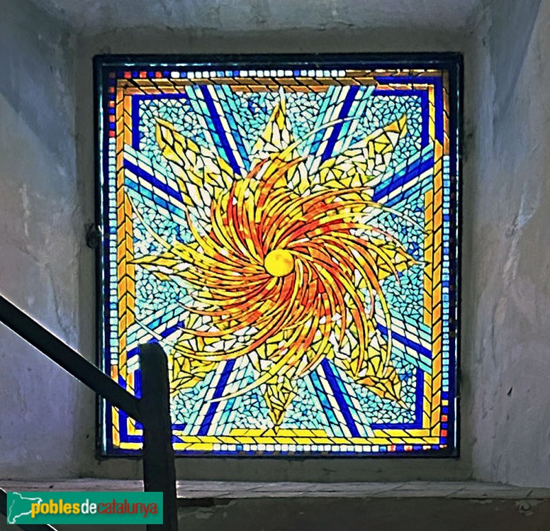 Església de Sant Pere de Vilamajor - Vitrall a l'escala del cor (Rossana Tlanesi) (Foto: Albert Esteves, 2023) Església de Sant Pere de Vilamajor - Vitrall a l'escala del cor (Rossana Tlanesi)