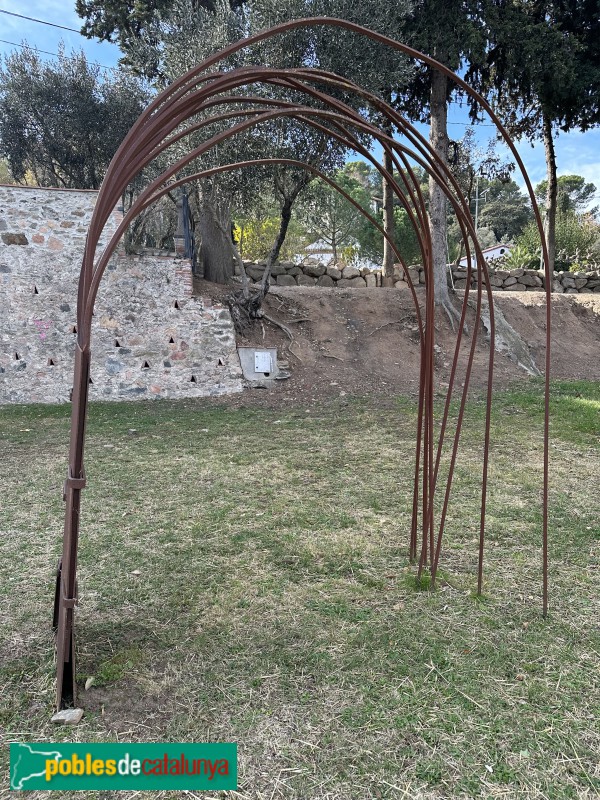 Porta al Vent (Glòria Ortega, 1991) (Foto: Albert Esteves, 2023) Porta al Vent (Glòria Ortega, 1991)