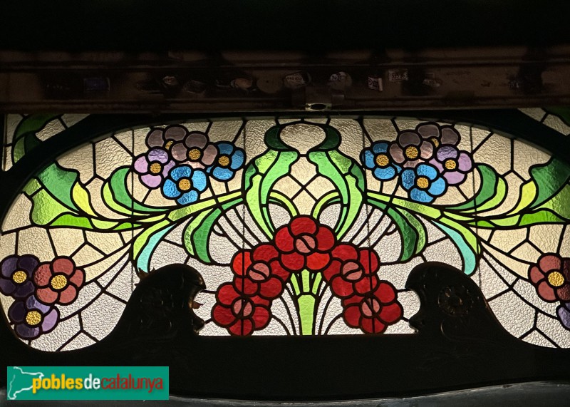 Barcelona - Farmàcia Villarroel, 53 (Foto: Albert Esteves, 2023) Barcelona - Farmàcia Villarroel, 53