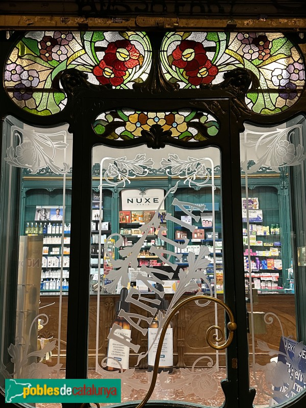 Barcelona - Farmàcia Villarroel, 53 (Foto: Albert Esteves, 2023) Barcelona - Farmàcia Villarroel, 53