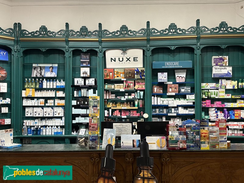 Barcelona - Farmàcia Villarroel, 53 (Foto: Albert Esteves, 2023) Barcelona - Farmàcia Villarroel, 53