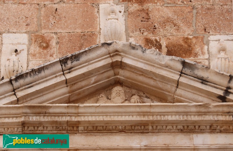 Alcanar - Església de Sant Miquel. Portada