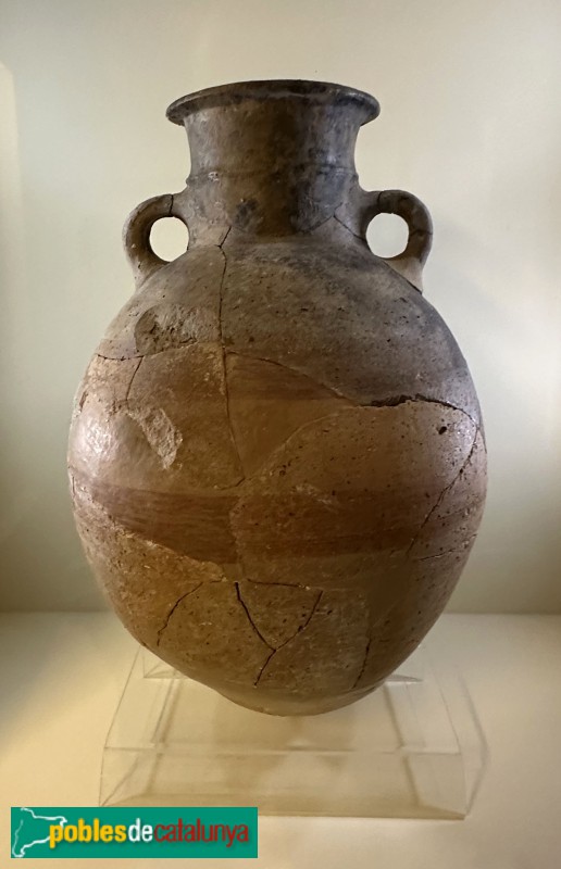 Alcanar - Centre d'Interpretació de la Cultura dels Ibers. Vas del segle VII-VI aC (Foto: Albert Esteves, 2023) Alcanar - Centre d'Interpretació de la Cultura dels Ibers. Vas del segle VII-VI aC