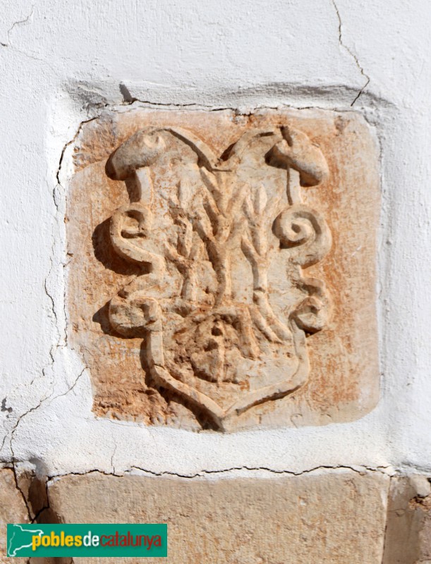 Alcanar - Ermita de la Mare de Déu del Remei. Escut d'Alcanar (Foto: Albert Esteves, 2023) Alcanar - Ermita de la Mare de Déu del Remei. Escut d'Alcanar