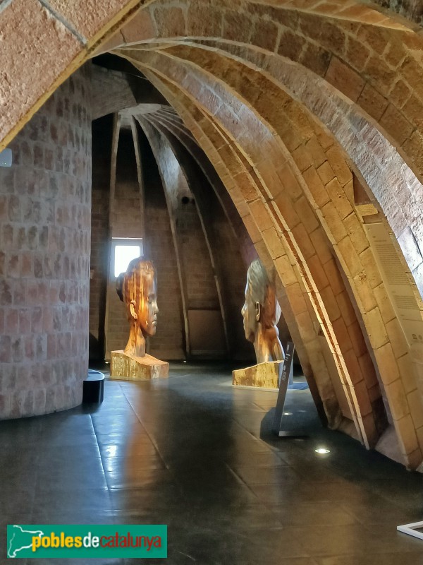 Barcelona - Casa Milà (La Pedrera). Les golfes