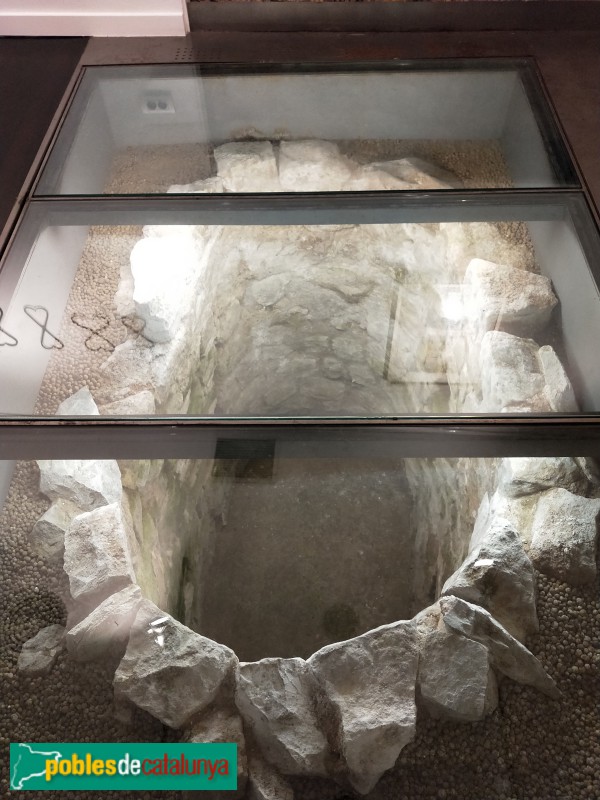 Barcelona - Restes al carrer Banys Nous, 11 (Foto: Anna Corcoll, 2021) Barcelona - Restes al carrer Banys Nous, 11