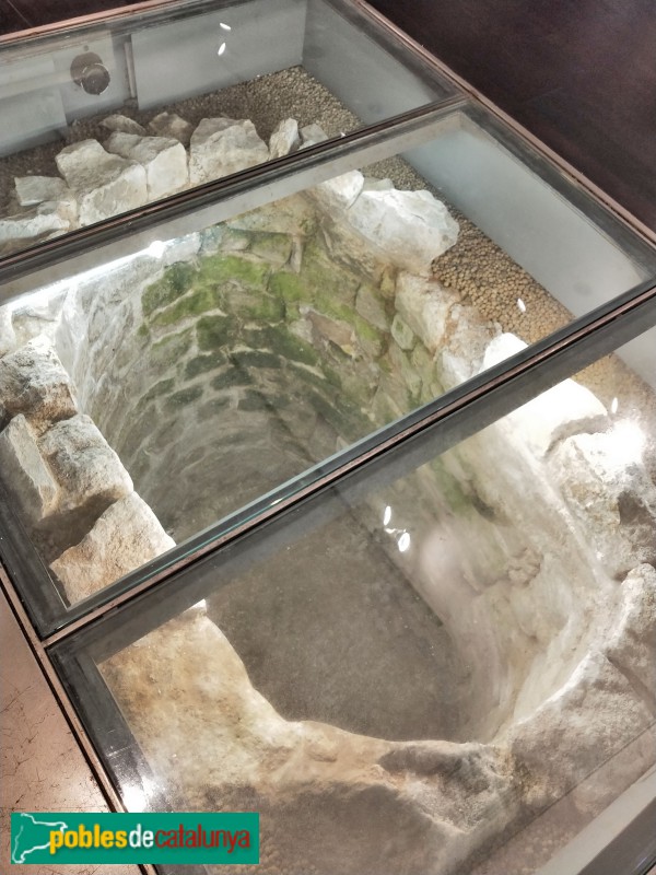 Barcelona - Restes al carrer Banys Nous, 11 (Foto: Anna Corcoll, 2021) Barcelona - Restes al carrer Banys Nous, 11