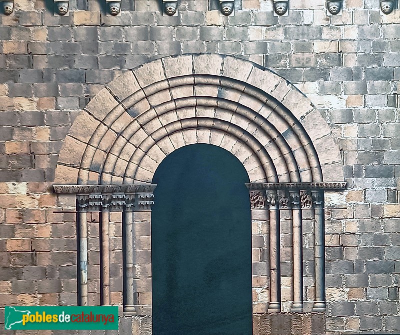 Església de Santa Maria del Pi. Hipòtesi de reconstrucció de la portalada romànica de cap a 1200 (Foto: cartell in situ) Església de Santa Maria del Pi. Hipòtesi de reconstrucció de la portalada romànica de cap a 1200