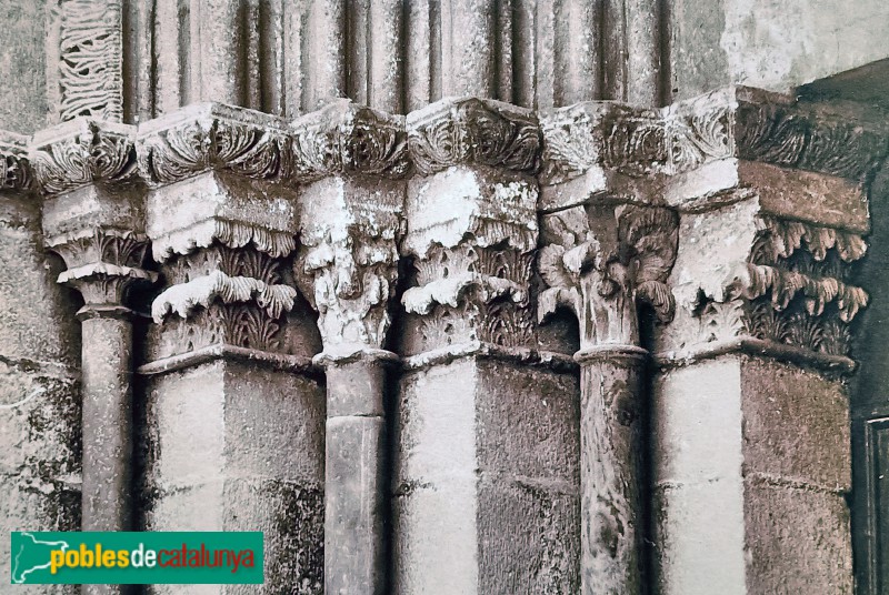 Església de Santa Maria del Pi. Porta de l'Avemaria (Foto: inicis segle XX. Cartell in situ) Església de Santa Maria del Pi. Porta de l'Avemaria