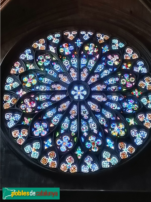 Barcelona - Església de Santa Maria del Pi. Vitrall rosassa (Foto: Anna Corcoll, 2023) Barcelona - Església de Santa Maria del Pi. Vitrall rosassa