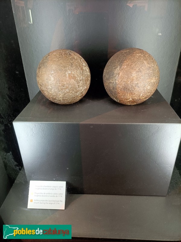 Església de Santa Maria del Pi. Projectils caiguts sobre l'església el 1714 (Foto: Anna Corcoll, 2023) Església de Santa Maria del Pi. Projectils caiguts sobre l'església el 1714
