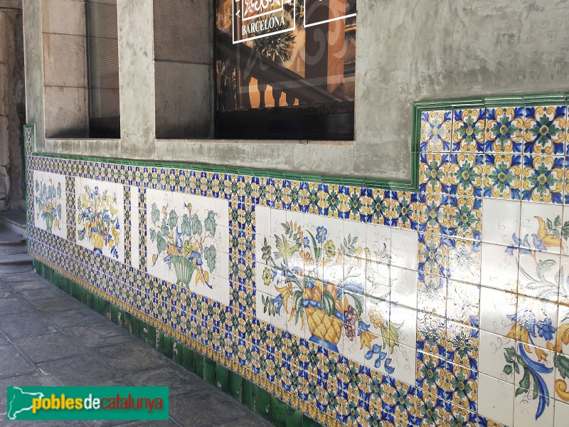 Barcelona - Casa de l'Ardiaca. Mosaics noucentistes (Foto: Anna Corcoll, 2019) Barcelona - Casa de l'Ardiaca. Mosaics noucentistes