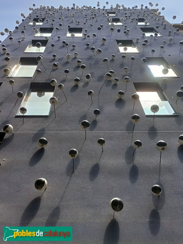 Barcelona - Hotel Ohla. Façana carrer Comtal (Foto: Anna Corcoll, 2023) Barcelona - Hotel Ohla. Façana carrer Comtal