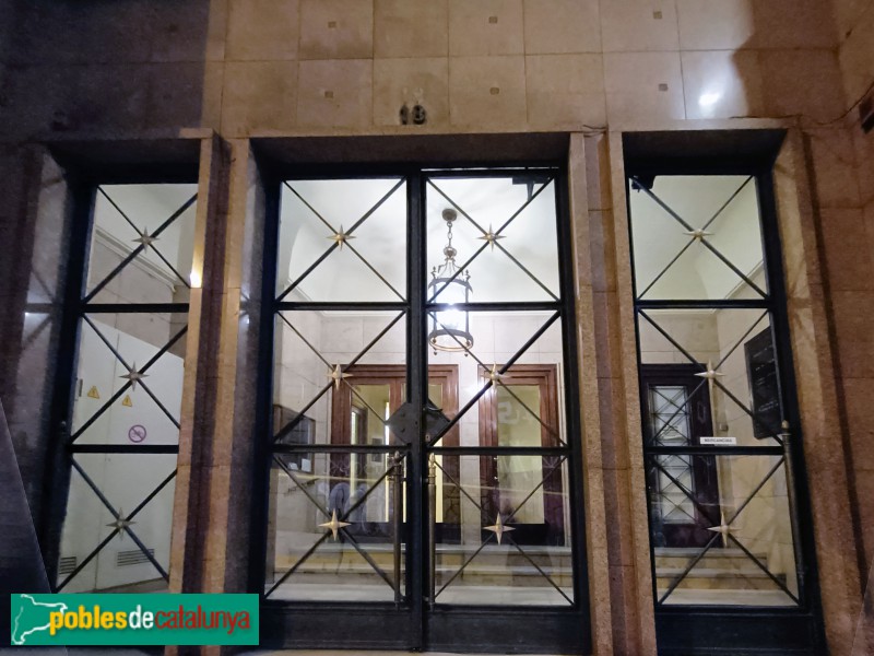 Barcelona - Edifici Fàbregas (Jonqueres, 18) (Foto: Anna Corcoll, 2022) Barcelona - Edifici Fàbregas (Jonqueres, 18)