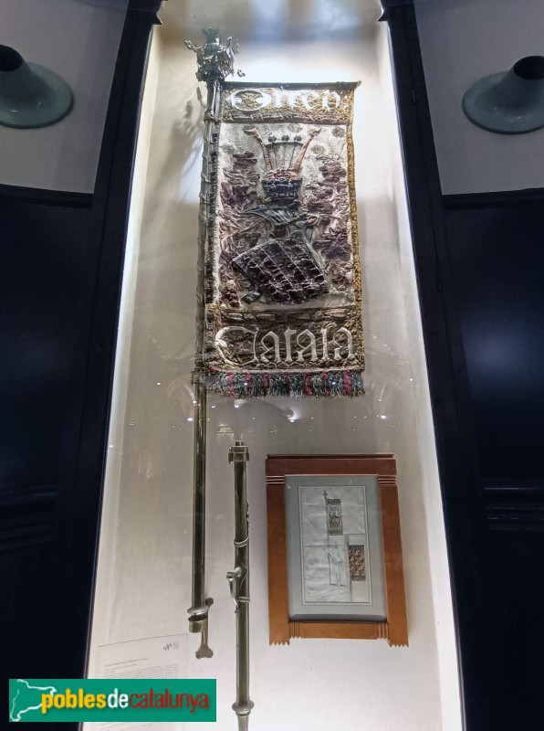 Barcelona - Palau de la Música. Foyer. Penó de l'Orfeó, d'Antoni M. Gallissà (Foto: Anna Corcoll, 2023) Barcelona - Palau de la Música. Foyer. Penó de l'Orfeó, d'Antoni M. Gallissà