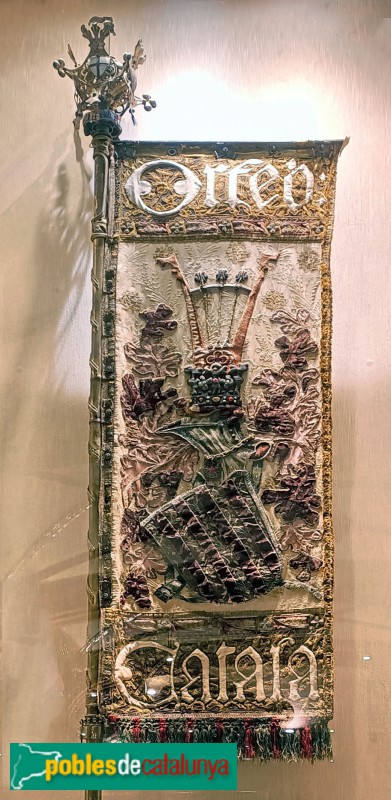 Barcelona - Palau de la Música. Foyer. Penó de l'Orfeó, d'Antoni M. Gallissà (Foto: Anna Corcoll, 2023) Barcelona - Palau de la Música. Foyer. Penó de l'Orfeó, d'Antoni M. Gallissà