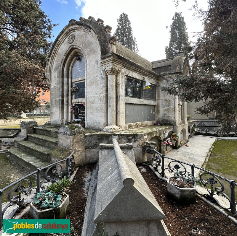 Vilafranca del Penedès - Cementiri. Illa de nínxols