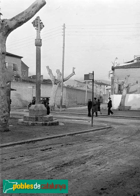 Ulldecona - Creu de la Plaça (Foto: <i>Francesc Blasi -Arxiu Fotogràfic Centre Excursionista de Catalunya-</i>, 1920-30) Ulldecona - Creu de la Plaça