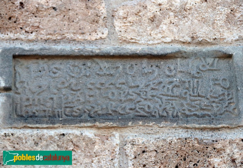 Lliçà d'Amunt - Església de Sant Julià. Làpida del segle XV (Foto: Albert Esteves, 2024) Lliçà d'Amunt - Església de Sant Julià. Làpida del segle XV