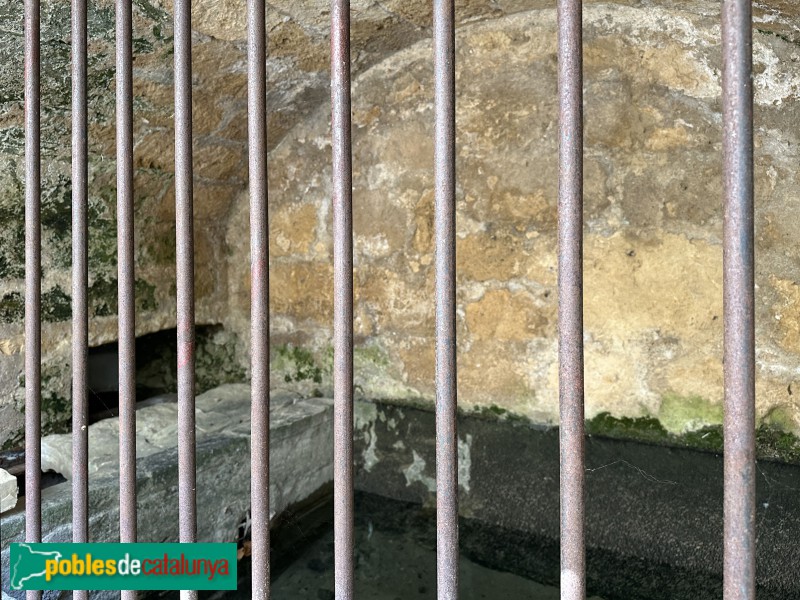 La Sénia - Font Vella de la plaça Major (Foto: Albert Esteves, 2024) La Sénia - Font Vella de la plaça Major