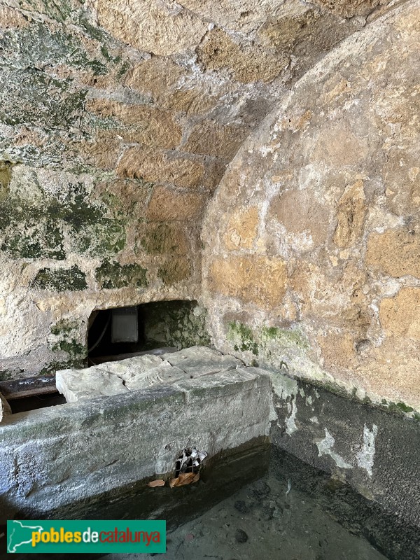 La Sénia - Font Vella de la plaça Major (Foto: Albert Esteves, 2024) La Sénia - Font Vella de la plaça Major