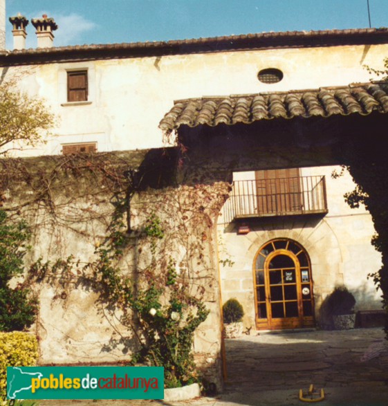Lliçà de Vall - Can Coll (Foto: <i>Agnès Sarri i Pons, Jordi Sarri i Vilagell -Invarquit.gencat.cat-</i>, 1994) Lliçà de Vall - Can Coll