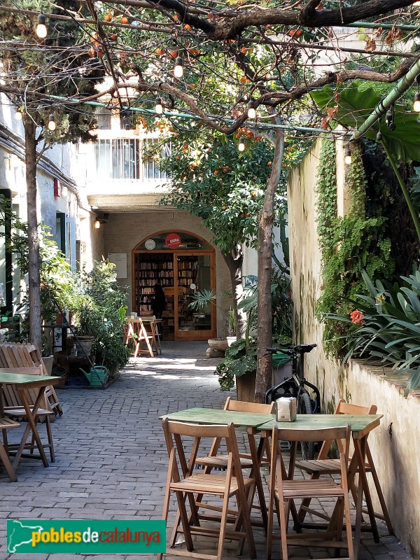 Barcelona - Capella antiga de la Misericòrdia. Jardins