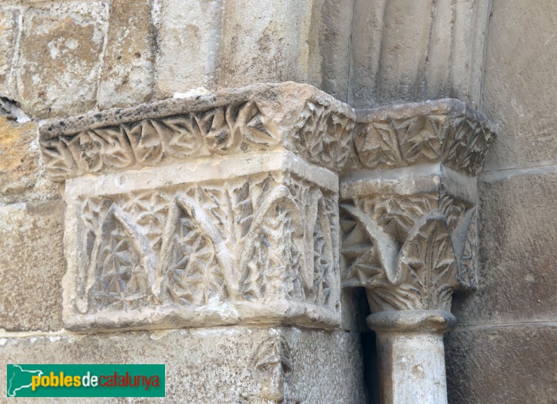 Rubí - Església de Sant Pere. Detall portalada