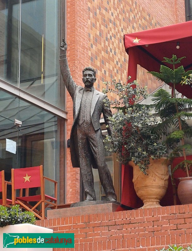 Barcelona - Ampliació Palau de la Música. <i>A Lluís Millet</i>, de Jassans, 1991 (Foto: Sergi Suárez, 2024) Barcelona - Ampliació Palau de la Música. <i>A Lluís Millet</i>, de Jassans, 1991