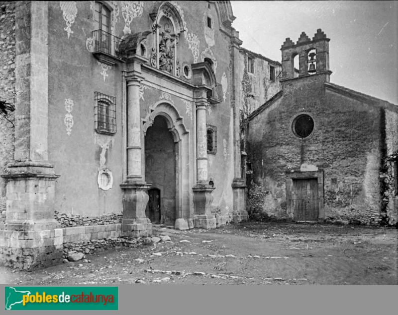 Monestir de Santes Creus - Portal de l'Assumpta, façana plaça Major (Foto: Josep Vidal i Barraquer, anys 20 del segle XX) Monestir de Santes Creus - Portal de l'Assumpta, façana plaça Major