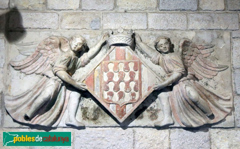 Girona - La Fontana d'Or. Escut de Girona (Foto: Albert Esteves, 2024) Girona - La Fontana d'Or. Escut de Girona