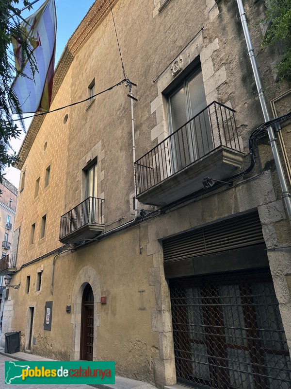 Girona - Palau Caramany. Façana lateral (Foto: Albert Esteves, 2024) Girona - Palau Caramany. Façana lateral