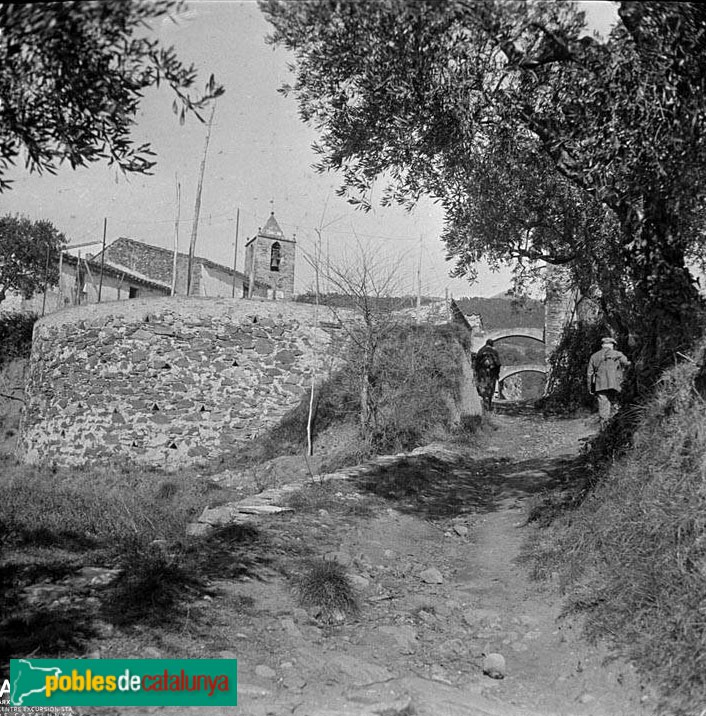Fogars de Montclús - Sant Martí de Mosqueroles (Foto: <i>Francesc Blasi -Arxiu Fotogràfic Centre Excursionista de Catalunya-</i>, 1924-1936) Fogars de Montclús - Sant Martí de Mosqueroles