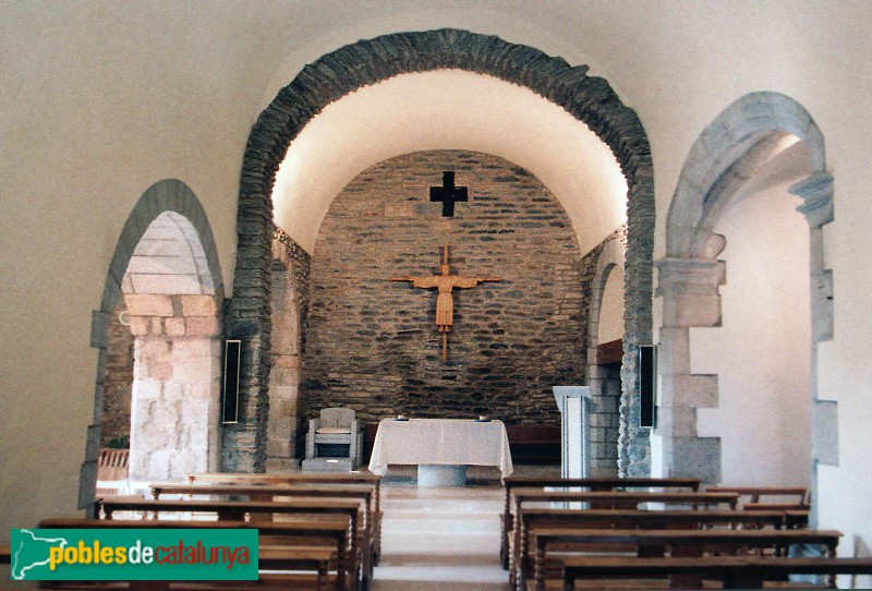 Fogars de Montclús - Sant Martí de Mosqueroles. Interior (Foto: <i>Jordi Contijoch -calaix.gencat.cat-</i>, 1992) Fogars de Montclús - Sant Martí de Mosqueroles. Interior