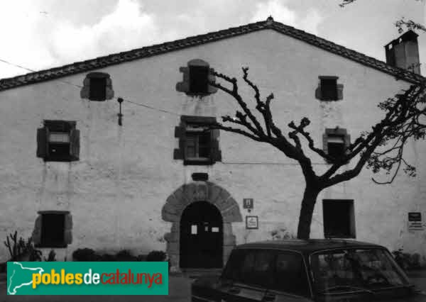 Fogars de Montclús - Ca l'Illa (Hostal Sant Roc) (Foto: <i>Montserrat Viader -calaix.gencat.cat-</i>, 1982) Fogars de Montclús - Ca l'Illa (Hostal Sant Roc)