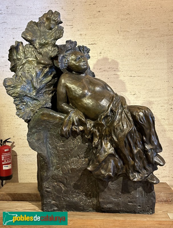 Sant Sadurní d'Anoia - Caves Freixenet. <i>Baccus</i> (Fina Oliver, 1988) (Foto: Albert Esteves, 2024) Sant Sadurní d'Anoia - Caves Freixenet. <i>Baccus</i> (Fina Oliver, 1988)