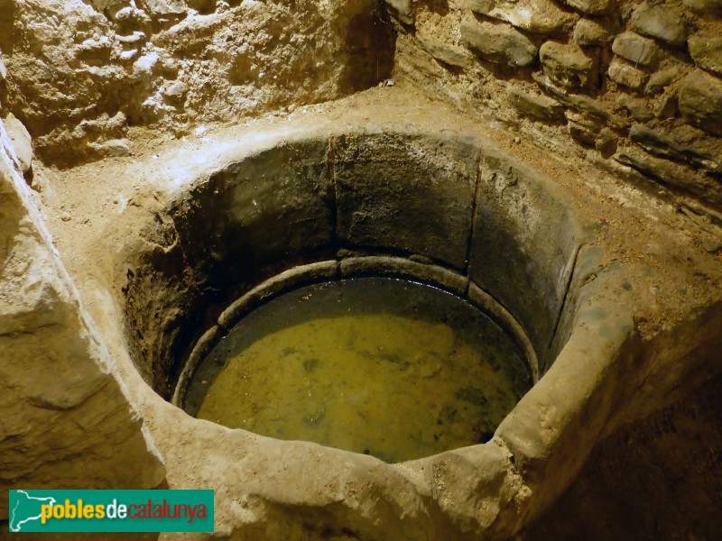 Vic - Adoberies. Clota, segle XII (Foto: Graciel·la Vidal, 2024) Vic - Adoberies. Clota, segle XII