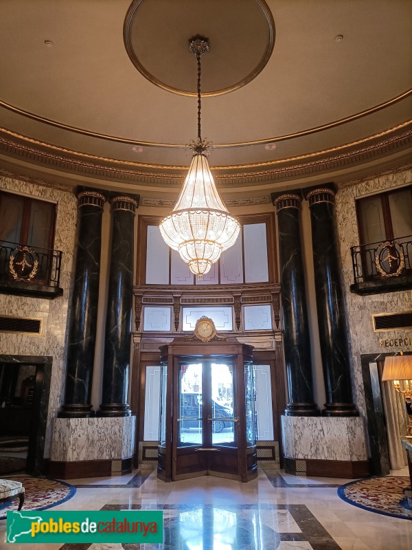 Barcelona - Hotel Ritz. Entrada (Foto: Anna Corcoll, 2024) Barcelona - Hotel Ritz. Entrada