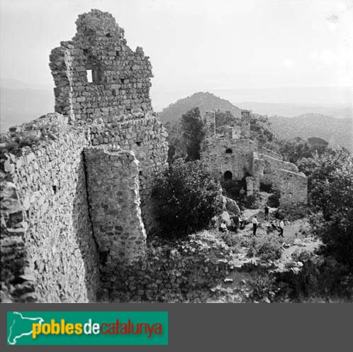 Bigues i Riells del Fai - Castell de Montbui (Foto: <i>Albert Oliveras -Arxiu Fotogràfic Centre Excursionista de Catalunya-</i>, 1928) Bigues i Riells del Fai - Castell de Montbui