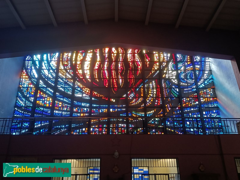 Barcelona - Església de l'Esperit Sant. Vitrall (Foto: Anna Corcoll, 2024) Barcelona - Església de l'Esperit Sant. Vitrall