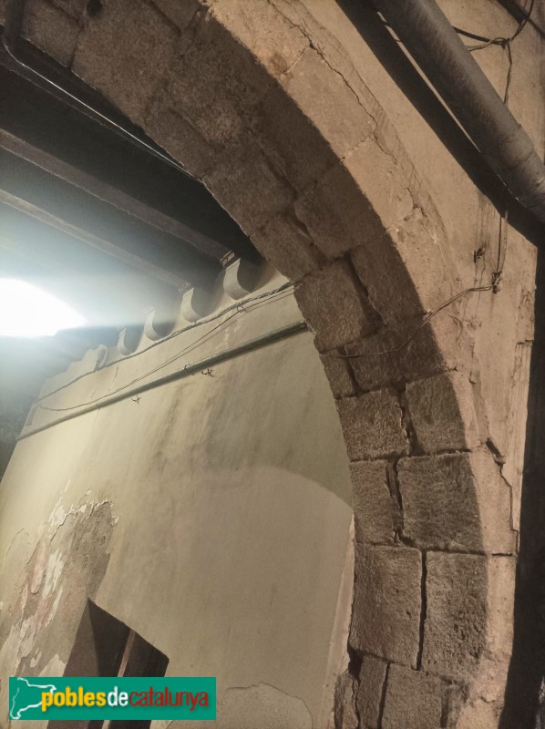 Barcelona - Arc del carrer Pou de l'Estanc (Foto: Jordi Roca, 2024) Barcelona - Arc del carrer Pou de l'Estanc