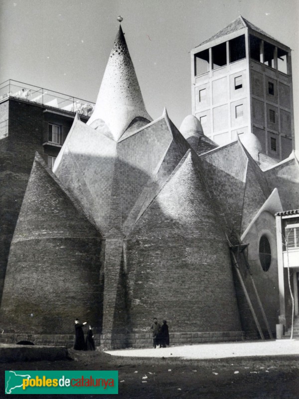 Barcelona - Església de Sant Medir. Absis (Foto: <i>Arxiu Municipal del Districte de Sants-Montjuic</i>, 1961) Barcelona - Església de Sant Medir. Absis