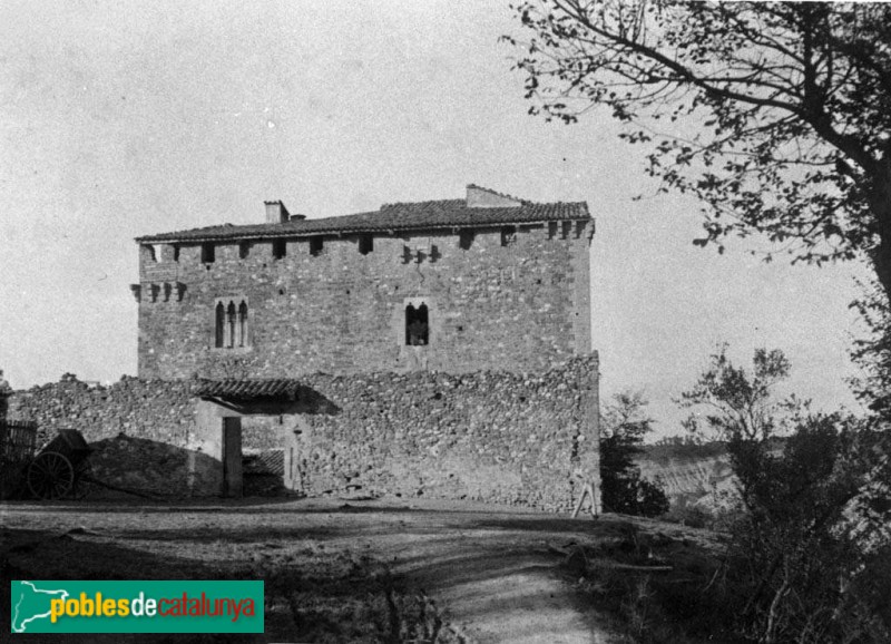 Tona - Casal de Mont-rodon (Foto: <i>Antoni Gallardo -Arxiu Fotogràfic Centre Excursionista de Catalunya-</i>, 1924) Tona - Casal de Mont-rodon