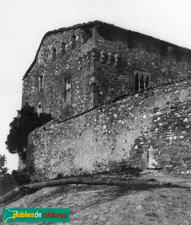 Tona - Casal de Mont-rodon (Foto: <i>Lluís Illa -Arxiu Fotogràfic Centre Excursionista de Catalunya-</i>, c.1932) Tona - Casal de Mont-rodon