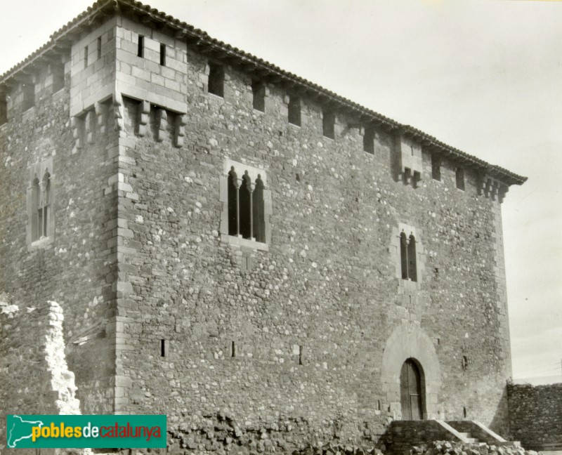 Tona - Casal de Mont-rodon (Foto: <i>Pere Català Roca-calaix.gencat.cat-</i>, 1962) Tona - Casal de Mont-rodon