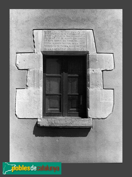 Tona - Cal Gravat (Foto: <i>Alba Erra -calaix.gencat.cat-</i>, 1991) Tona - Cal Gravat